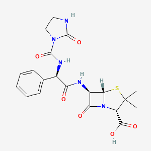 molecular formula C20H23N5O6S B1235359 （2S,5S,6R）-3,3-二甲基-7-氧代-6-[[（2R）-1-氧代-2-[[氧代-（2-氧代-1-咪唑烷基）甲基]氨基]-2-苯乙基]氨基]-4-噻-1-氮杂双环[3.2.0]庚烷-2-羧酸 
