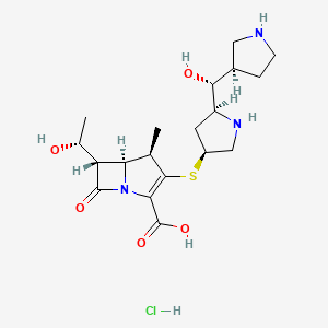 molecular formula C19H30ClN3O5S B1235364 (4R,5S,6S)-6-[(1R)-1-hydroxyethyl]-3-[(3S,5S)-5-[(R)-hydroxy-[(3R)-pyrrolidin-3-yl]methyl]pyrrolidin-3-yl]sulfanyl-4-methyl-7-oxo-1-azabicyclo[3.2.0]hept-2-ene-2-carboxylic acid;hydrochloride CAS No. 186319-97-1