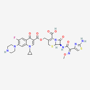 molecular formula C31H31FN8O8S2 B1235406 (6R,7R)-7-((Z)-2-(2-Aminothiazol-4-yl)-2-(methoxyimino)acetamido)-3-(((1-cyclopropyl-6-fluoro-4-oxo-7-(piperazin-1-yl)-1,4-dihydroquinoline-3-carbonyl)oxy)methyl)-8-oxo-5-thia-1-azabicyclo[4.2.0]oct-2-ene-2-carboxylic acid 