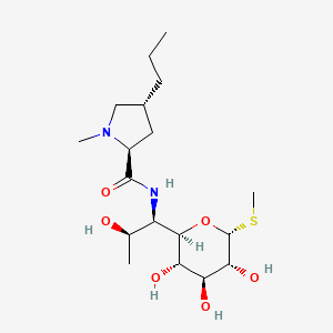 molecular formula C18H34N2O6S B1236994 (2S,4R)-N-[(1R,2R)-2-hydroxy-1-[(2R,3S,4S,5R,6R)-3,4,5-trihydroxy-6-(methylthio)-2-oxanyl]propyl]-1-methyl-4-propyl-2-pyrrolidinecarboxamide 