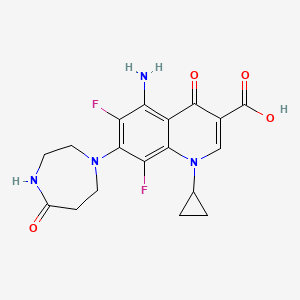 molecular formula C18H18F2N4O4 B1240730 5-Amino-1-cyclopropyl-6,8-difluoro-4-oxo-7-(5-oxo-1,4-diazepan-1-yl)quinoline-3-carboxylic acid 