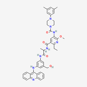 molecular formula C45H48N8O5 B1243418 4-(3,5-Dimethylphenyl)piperazine-1-carboxylic acid (5-{1-[3-(acridine-9-yl-amino)-5-hydroxymethylphenylcarbamoyl]-ethylcarbamoyl}-6-ethyl-2-methoxypyridine-3-yl)amide 