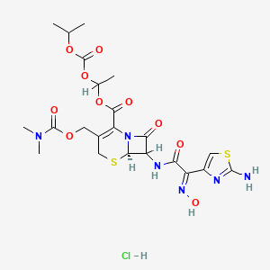 molecular formula C22H29ClN6O10S2 B1244153 1-(Isopropoxycarbonyloxy)ethyl 7-(2-(2-aminothiazol-4-yl)-2-hydroxyiminoacetamido)-3-N,N-dimethylcarbamoyloxymethyl-8-oxo-5-thia-1-azabicyclo(4.2.0)oct-2-ene-2-carboxylate monohydrochloride CAS No. 142494-87-9