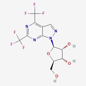 molecular formula C12H10F6N4O4 B12452344 (2R,3R,4S,5R)-2-(4,6-Bis(trifluoromethyl)-1H-pyrazolo-[3,4-d]-pyrimidin-1-yl)-5-(hydroxymethyl)tetrahydrofuran-3,4-diol 