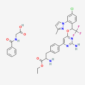 molecular formula C36H35ClF3N7O6 B12461598 Ethyl 2-amino-3-[4-(2-amino-6-{1-[4-chloro-2-(3-methylpyrazol-1-YL)phenyl]-2,2,2-trifluoroethoxy}pyrimidin-4-YL)phenyl]propanoate; hippuric acid 