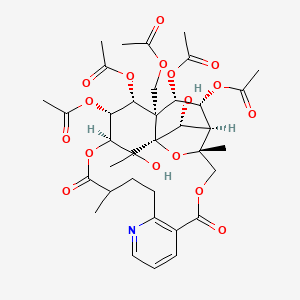 molecular formula C36H45NO17 B1255250 (1S,18S,22S,24S,26S,19R,20R,21R,23R,25R)-19,22,23-三乙酰氧基-21-(乙酰氧基甲基)-25,26-二羟基-3,15,26-三甲基-6,16-二氧代-2,5,17-三氧杂-11-氮杂五环[16.7.1.0<1,21>.0<3,24>.0<7,12>]二十六烷-7,9,11-三烯-20-基乙酸酯 
