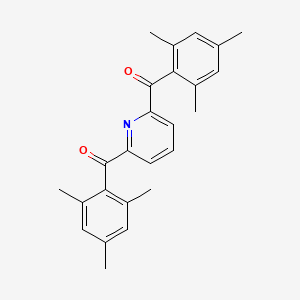 molecular formula C25H25NO2 B12566470 (Pyridine-2,6-diyl)bis[(2,4,6-trimethylphenyl)methanone] CAS No. 328946-01-6