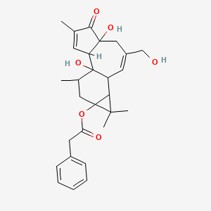 [1,6-Dihydroxy-8-(hydroxymethyl)-4,12,12,15-tetramethyl-5-oxo-13-tetracyclo[8.5.0.02,6.011,13]pentadeca-3,8-dienyl] 2-phenylacetate