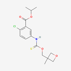 molecular formula C16H20ClNO4S B12706036 Benzoic acid, 2-chloro-5-((((3-methyl-3-oxetanyl)methoxy)thioxomethyl)amino)-, 1-methylethyl ester CAS No. 135813-00-2