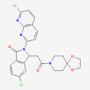 molecular formula C25H22Cl2N4O4 B12717697 1,4-Dioxa-8-azaspiro(4.5)decane, 8-((6-chloro-2-(7-chloro-1,8-naphthyridin-2-yl)-2,3-dihydro-3-oxo-1H-isoindol-1-yl)acetyl)- CAS No. 103255-77-2