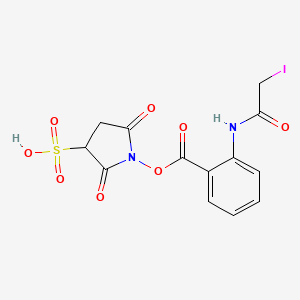 molecular formula C13H11IN2O8S B13017726 1-((2-(2-Iodoacetamido)benzoyl)oxy)-2,5-dioxopyrrolidine-3-sulfonic acid 