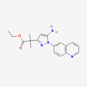 molecular formula C18H20N4O2 B13055557 Ethyl 2-(5-amino-1-(quinolin-6-YL)-1H-pyrazol-3-YL)-2-methylpropanoate 