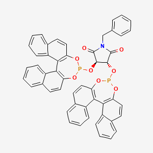 molecular formula C51H33NO8P2 B13085418 (3R,4R)-1-benzyl-3,4-bis(12,14-dioxa-13-phosphapentacyclo[13.8.0.02,11.03,8.018,23]tricosa-1(15),2(11),3,5,7,9,16,18,20,22-decaen-13-yloxy)pyrrolidine-2,5-dione 