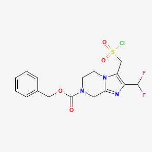 molecular formula C16H16ClF2N3O4S B13159714 Benzyl 3-[(chlorosulfonyl)methyl]-2-(difluoromethyl)-5H,6H,7H,8H-imidazo[1,2-a]pyrazine-7-carboxylate 