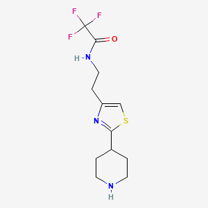 molecular formula C12H16F3N3OS B13162086 2,2,2-Trifluoro-N-{2-[2-(piperidin-4-yl)-1,3-thiazol-4-yl]ethyl}acetamide 