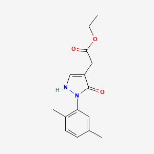 molecular formula C15H18N2O3 B13206482 Ethyl 2-[2-(2,5-dimethylphenyl)-3-oxo-2,3-dihydro-1H-pyrazol-4-yl]acetate 