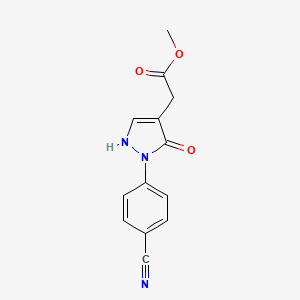 molecular formula C13H11N3O3 B13207319 Methyl 2-[2-(4-cyanophenyl)-3-oxo-2,3-dihydro-1H-pyrazol-4-yl]acetate 