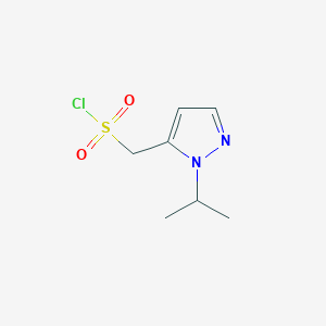 molecular formula C7H11ClN2O2S B13207710 [1-(Propan-2-yl)-1H-pyrazol-5-yl]methanesulfonyl chloride 