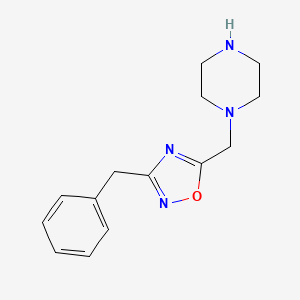 molecular formula C14H18N4O B13211216 1-[(3-Benzyl-1,2,4-oxadiazol-5-yl)methyl]piperazine 