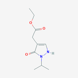 molecular formula C10H16N2O3 B13215122 Ethyl 2-[3-oxo-2-(propan-2-yl)-2,3-dihydro-1H-pyrazol-4-yl]acetate 