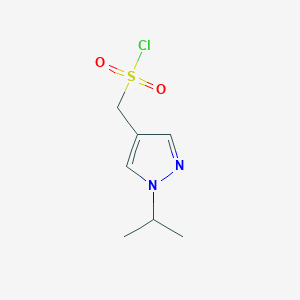 molecular formula C7H11ClN2O2S B13235483 [1-(Propan-2-yl)-1H-pyrazol-4-yl]methanesulfonyl chloride 