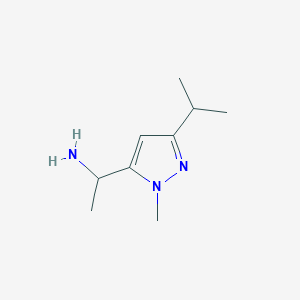 molecular formula C9H17N3 B13263554 1-[1-Methyl-3-(propan-2-yl)-1H-pyrazol-5-yl]ethan-1-amine 