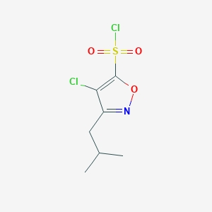 molecular formula C7H9Cl2NO3S B13265914 4-Chloro-3-(2-methylpropyl)-1,2-oxazole-5-sulfonyl chloride 