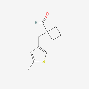 molecular formula C11H14OS B13271762 1-[(5-Methylthiophen-3-yl)methyl]cyclobutane-1-carbaldehyde 