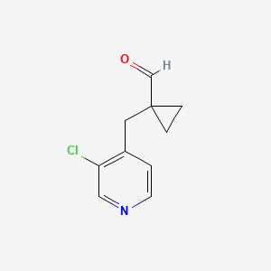 molecular formula C10H10ClNO B13279409 1-[(3-Chloropyridin-4-yl)methyl]cyclopropane-1-carbaldehyde 