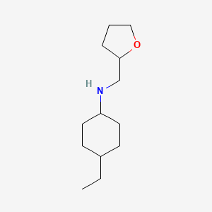 molecular formula C13H25NO B13279548 4-Ethyl-N-(oxolan-2-ylmethyl)cyclohexan-1-amine 