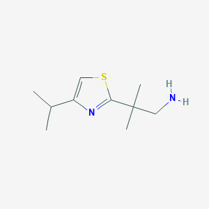 molecular formula C10H18N2S B13279813 2-Methyl-2-[4-(propan-2-yl)-1,3-thiazol-2-yl]propan-1-amine 