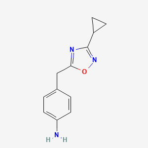 molecular formula C12H13N3O B13281391 4-[(3-Cyclopropyl-1,2,4-oxadiazol-5-yl)methyl]aniline 