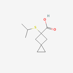 molecular formula C10H16O2S B13281975 5-(Propan-2-ylsulfanyl)spiro[2.3]hexane-5-carboxylic acid 