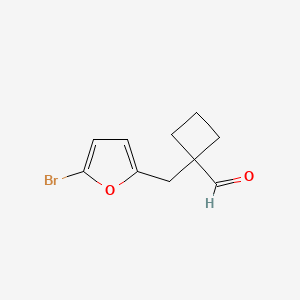 molecular formula C10H11BrO2 B13290842 1-[(5-Bromofuran-2-yl)methyl]cyclobutane-1-carbaldehyde 