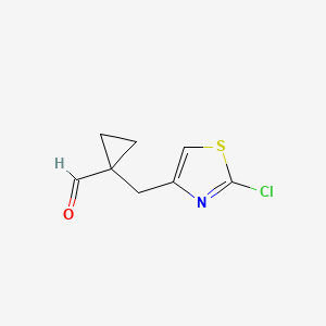 molecular formula C8H8ClNOS B13294862 1-[(2-Chloro-1,3-thiazol-4-yl)methyl]cyclopropane-1-carbaldehyde 