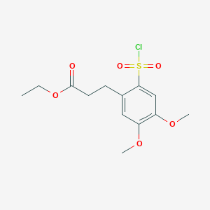 molecular formula C13H17ClO6S B13340733 Ethyl 3-[2-(chlorosulfonyl)-4,5-dimethoxyphenyl]propanoate 