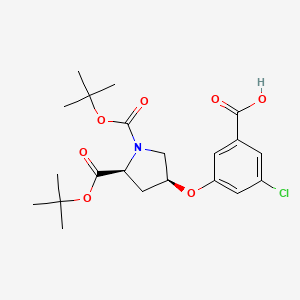 molecular formula C21H28ClNO7 B13342648 3-(((3S,5S)-1,5-Bis(tert-butoxycarbonyl)pyrrolidin-3-yl)oxy)-5-chlorobenzoic acid 