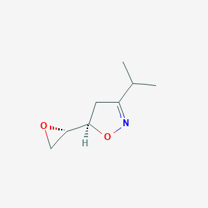 molecular formula C8H13NO2 B133442 Isoxazole, 4,5-dihydro-3-(1-methylethyl)-5-oxiranyl-, (R*,S*)-(9CI) CAS No. 147289-09-6