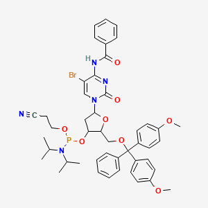 molecular formula C46H51BrN5O8P B13387529 N-[1-[5-[[bis(4-methoxyphenyl)-phenylmethoxy]methyl]-4-[2-cyanoethoxy-[di(propan-2-yl)amino]phosphanyl]oxyoxolan-2-yl]-5-bromo-2-oxopyrimidin-4-yl]benzamide 