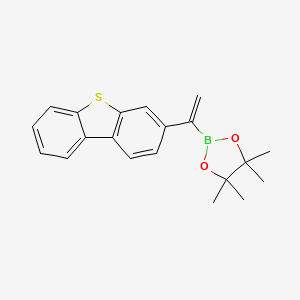 molecular formula C20H21BO2S B13404413 3-[1-(4,4,5,5-Tetramethyl-1,3,2-dioxaborolan-2-yl)ethenyl]dibenzothiophene 