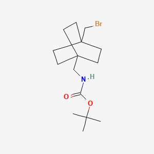 molecular formula C15H26BrNO2 B13463888 tert-butyl N-{[4-(bromomethyl)bicyclo[2.2.2]octan-1-yl]methyl}carbamate 