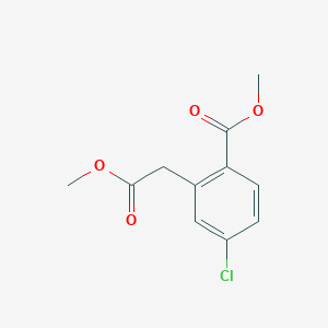 molecular formula C11H11ClO4 B13465338 Methyl 4-chloro-2-(2-methoxy-2-oxoethyl)benzoate 
