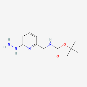 molecular formula C11H18N4O2 B13466972 tert-butyl N-[(6-hydrazinylpyridin-2-yl)methyl]carbamate 
