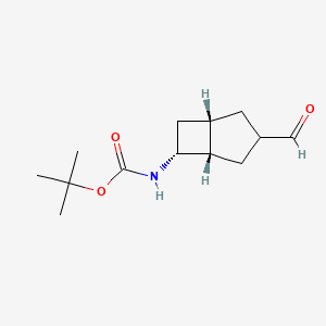 molecular formula C13H21NO3 B13485665 tert-butyl N-{3-formylbicyclo[3.2.0]heptan-6-yl}carbamate 