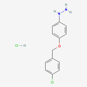 molecular formula C13H14Cl2N2O B1356555 1-{4-[(4-Chlorobenzyl)oxy]phenyl}hydrazine hydrochloride 