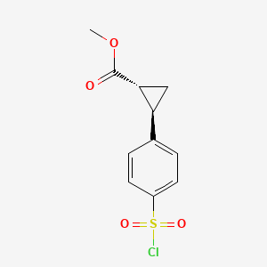 molecular formula C11H11ClO4S B13570704 rac-methyl(1R,2R)-2-[4-(chlorosulfonyl)phenyl]cyclopropane-1-carboxylate,trans 