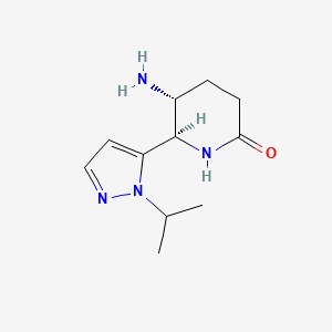 molecular formula C11H18N4O B13573949 (5R,6R)-5-Amino-6-(1-isopropyl-1H-pyrazol-5-yl)piperidin-2-one 