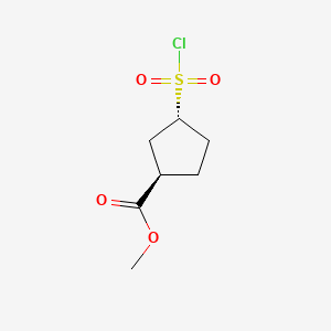 molecular formula C7H11ClO4S B13574032 rac-methyl(1R,3R)-3-(chlorosulfonyl)cyclopentane-1-carboxylate,trans 