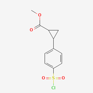 molecular formula C11H11ClO4S B13633372 Methyl 2-(4-(chlorosulfonyl)phenyl)cyclopropane-1-carboxylate 