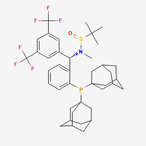 molecular formula C40H50F6NOPS B13648260 (R)-N-((S)-(3,5-Bis(trifluoromethyl)phenyl)(2-(di(adamantan-1-yl)phosphanyl)phenyl)methyl)-N,2-dimethylpropane-2-sulfinamide 
